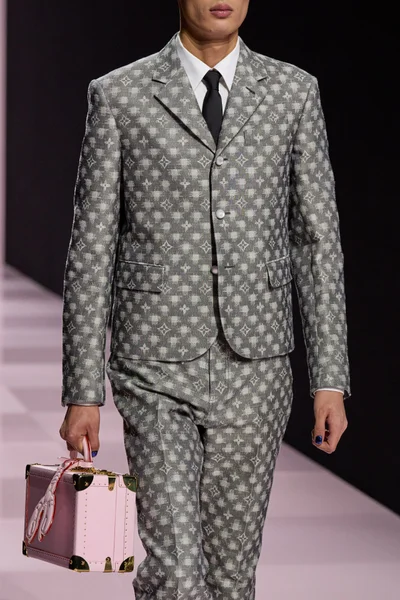 Look 180